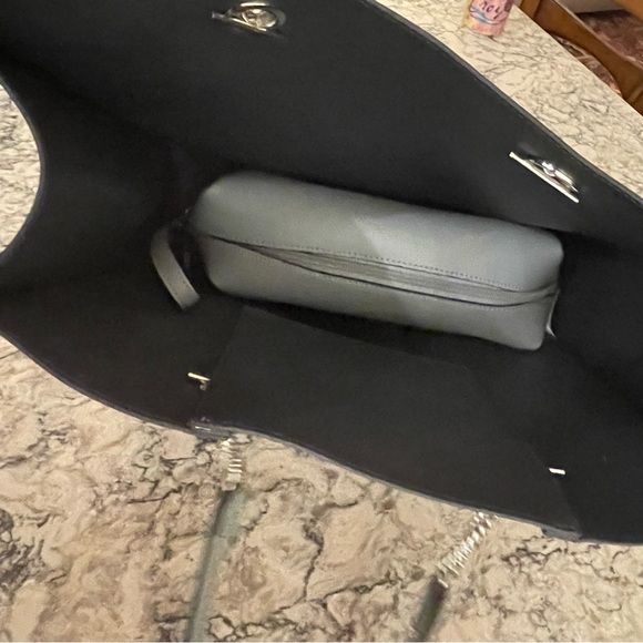 LAUNDRY by SHELLI SEGAL Gray Large Tote Bag With Pouch Exc cond / like new - Picture 14 of 14